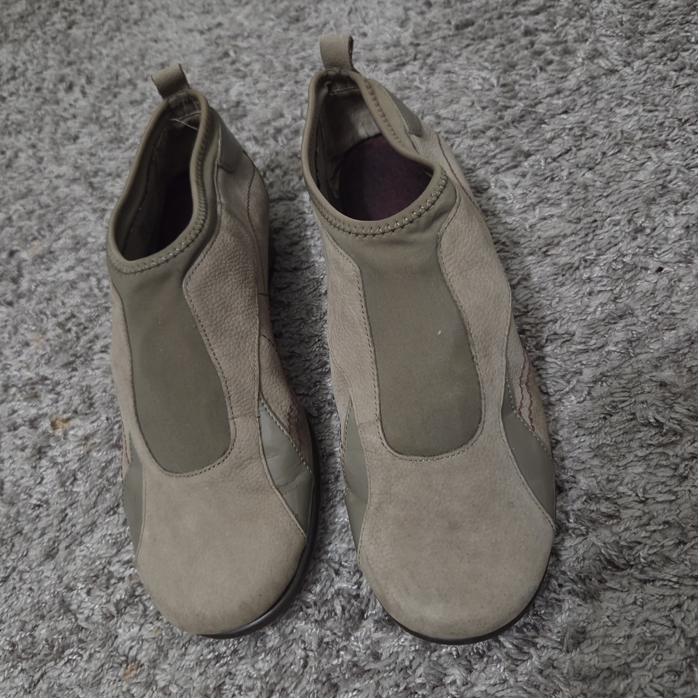 AEROSOLES Men's Green and Beige Casual Sneakers - Picture 8 of 10